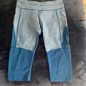Lululemon SIZE 8 teal Capri sheer panels like new